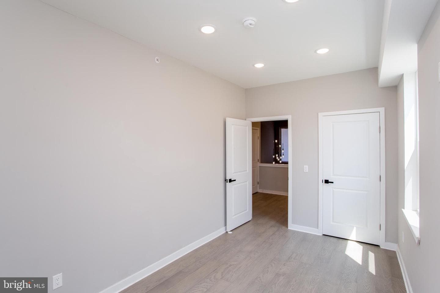 1214 E Fletcher Street photo 39