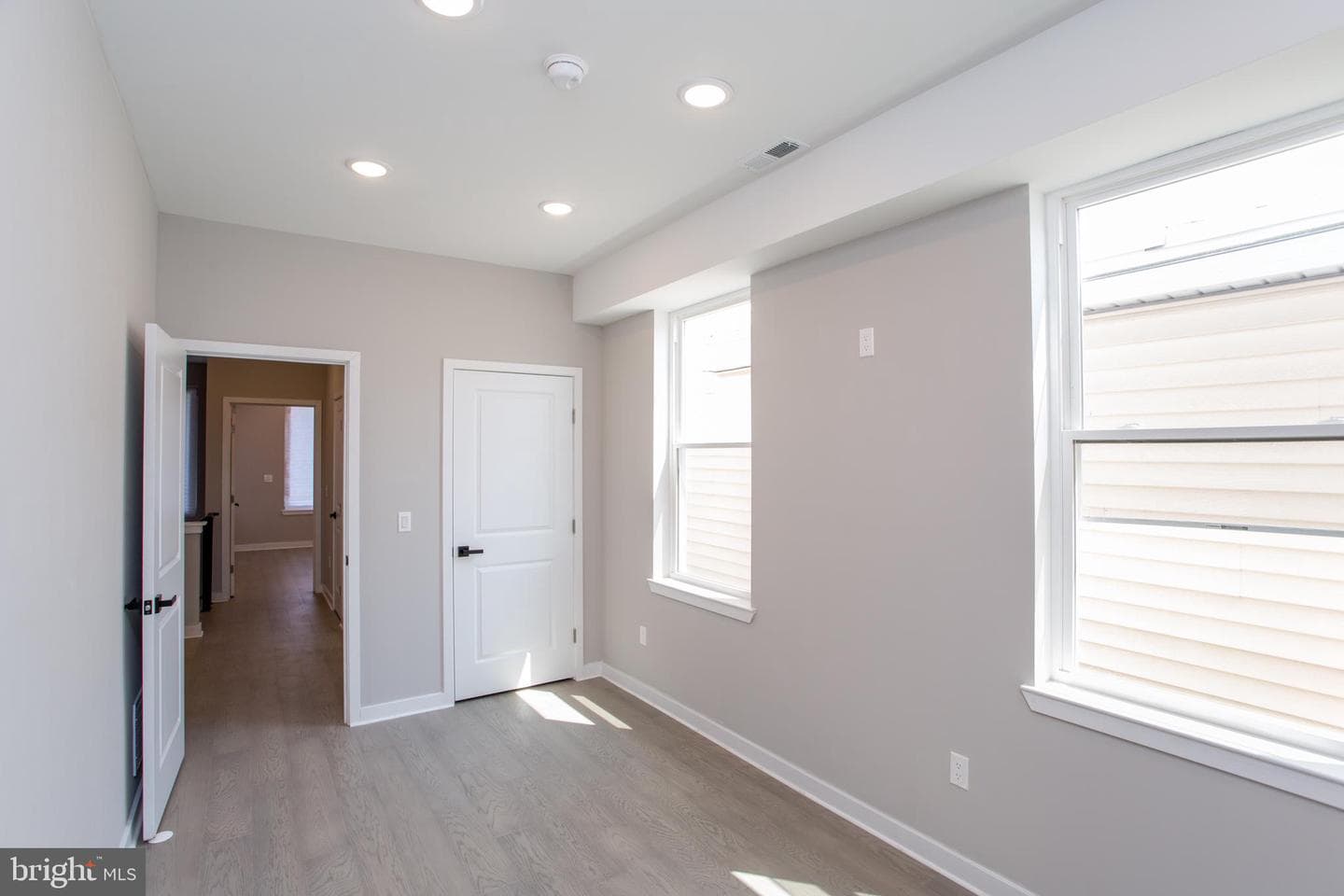 1214 E Fletcher Street photo 40