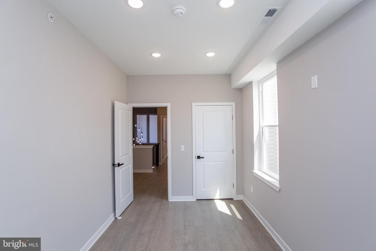 1214 E Fletcher Street photo 41
