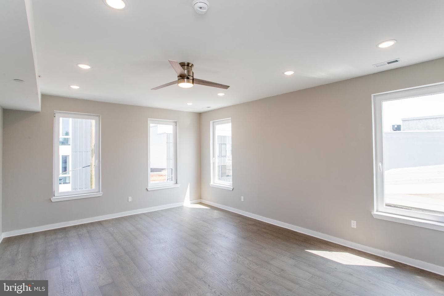 1214 E Fletcher Street photo 43