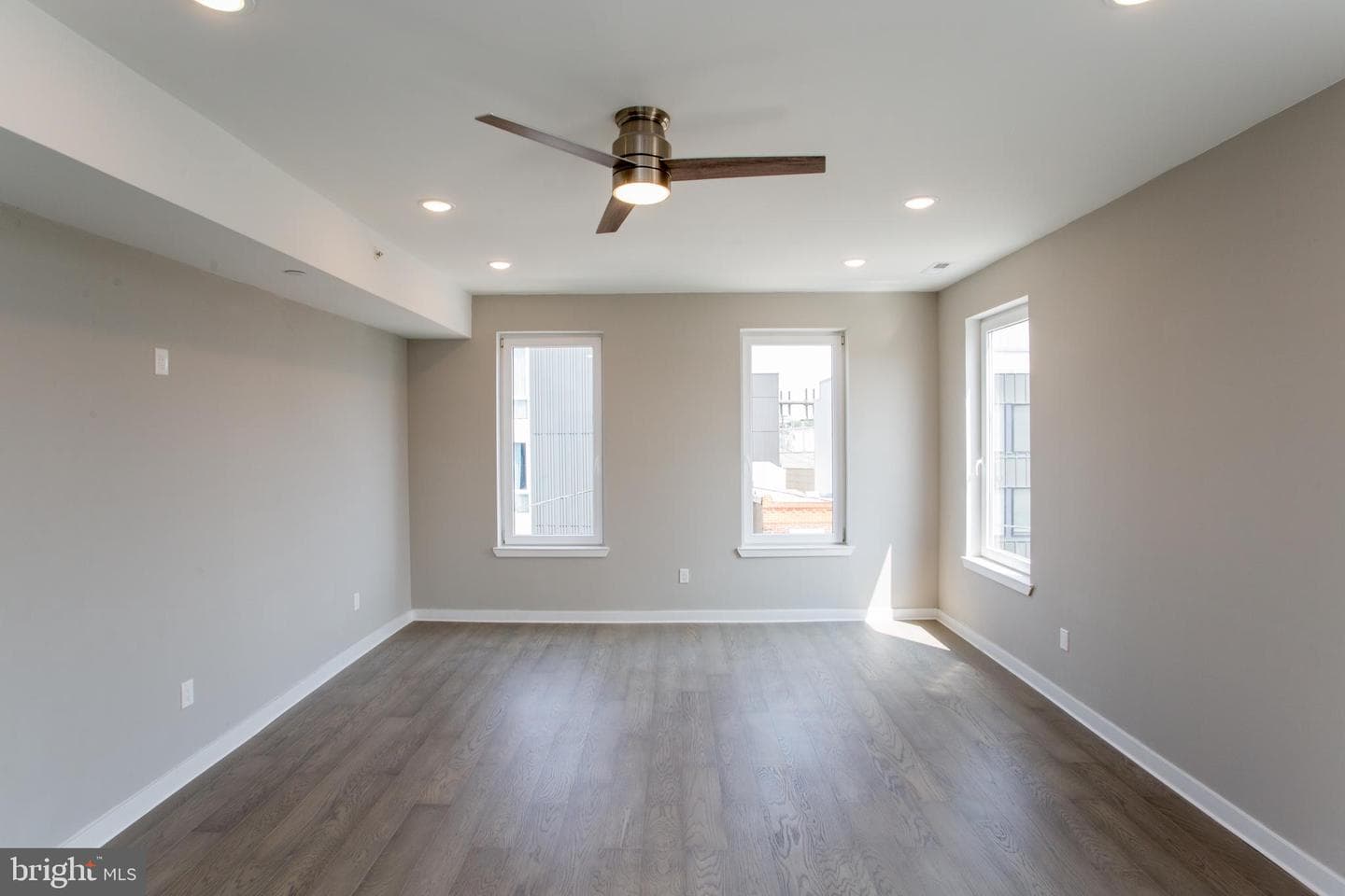 1214 E Fletcher Street photo 44