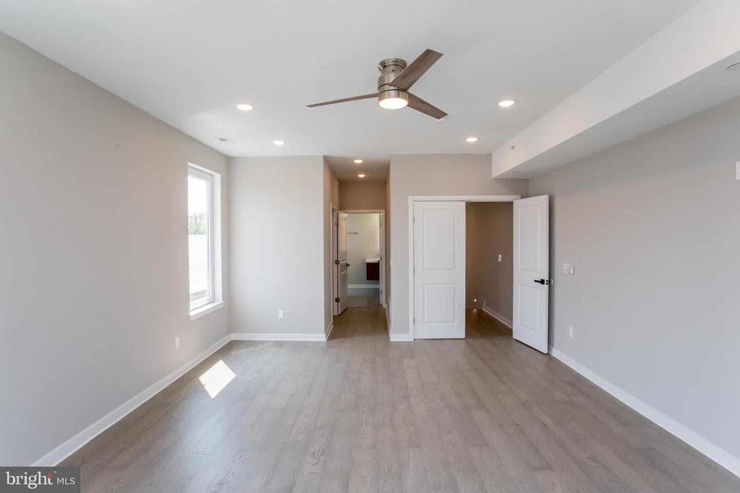 1214 E Fletcher Street photo 47