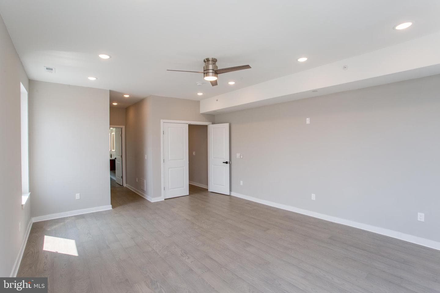 1214 E Fletcher Street photo 48