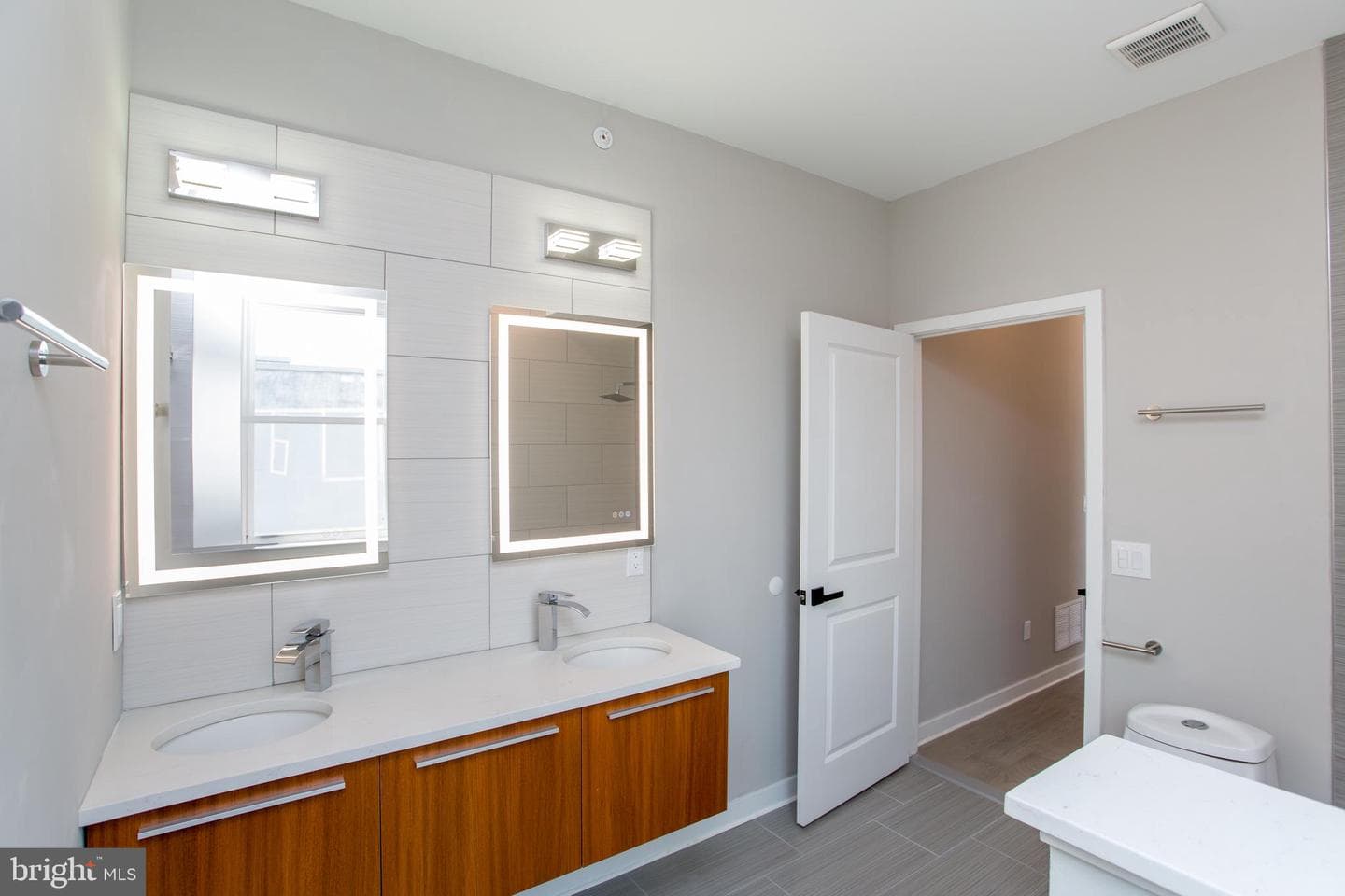 1214 E Fletcher Street photo 53