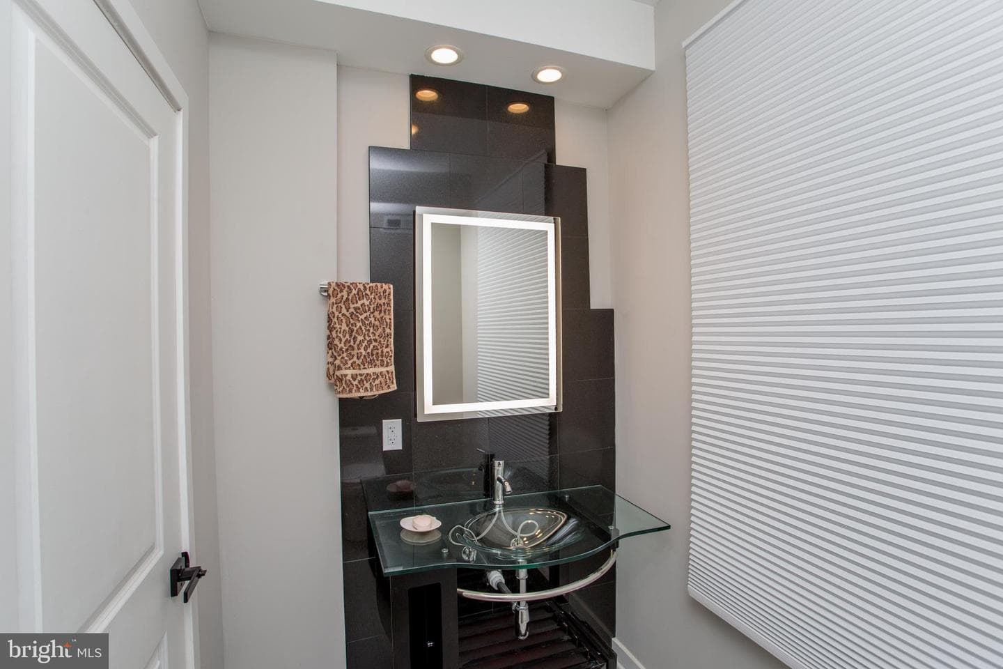 1214 E Fletcher Street photo 7