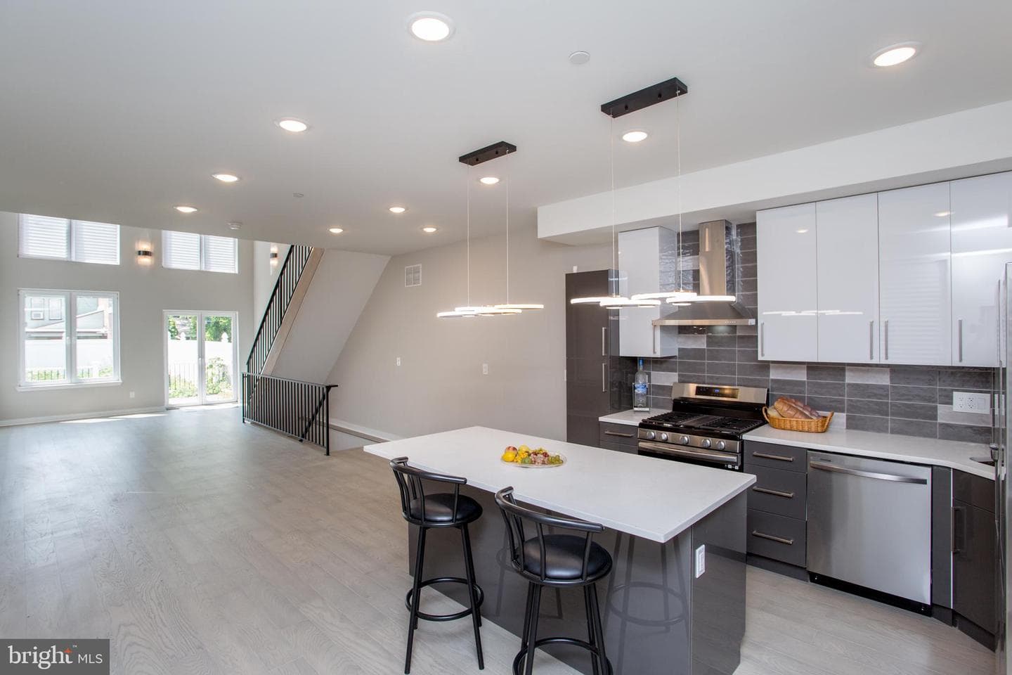 1214 E Fletcher Street photo 9