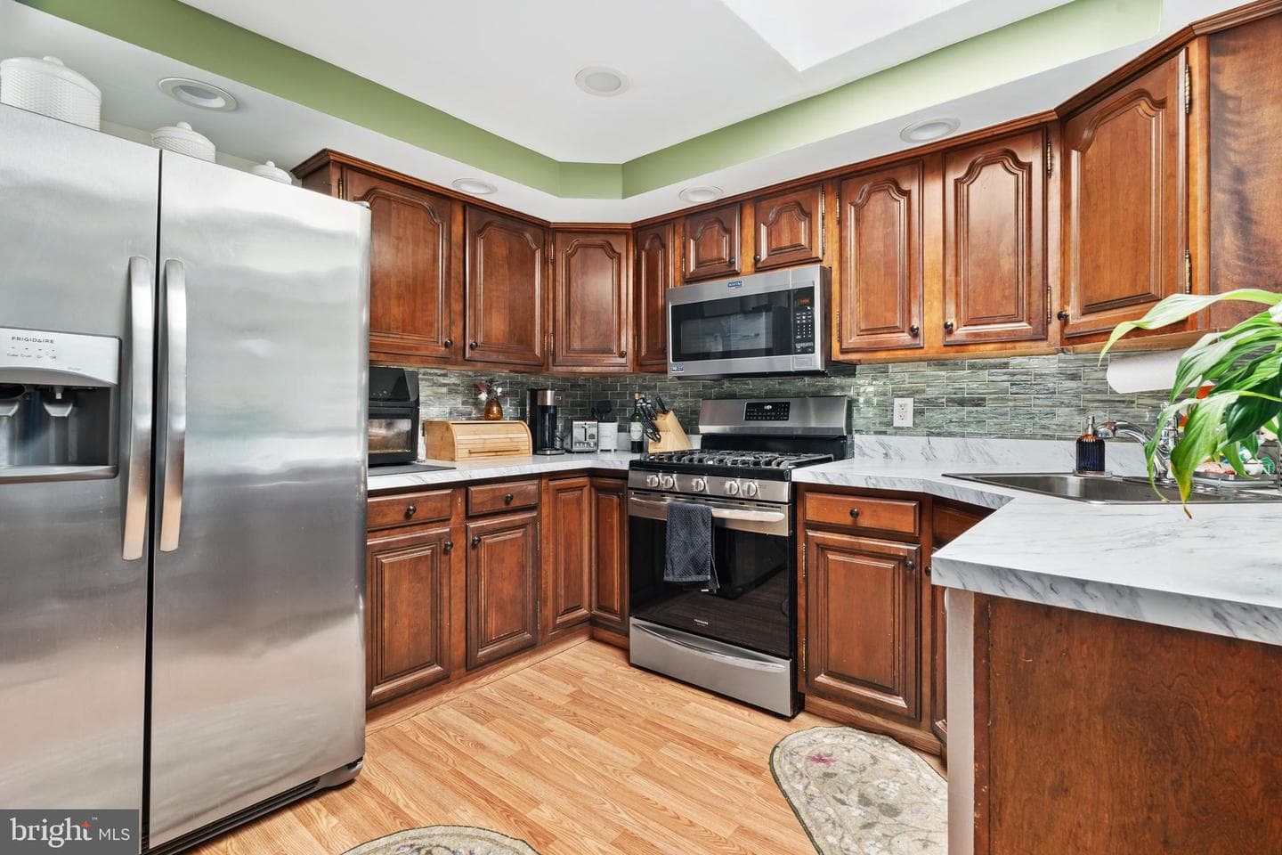 3033 Richmond Street photo 10