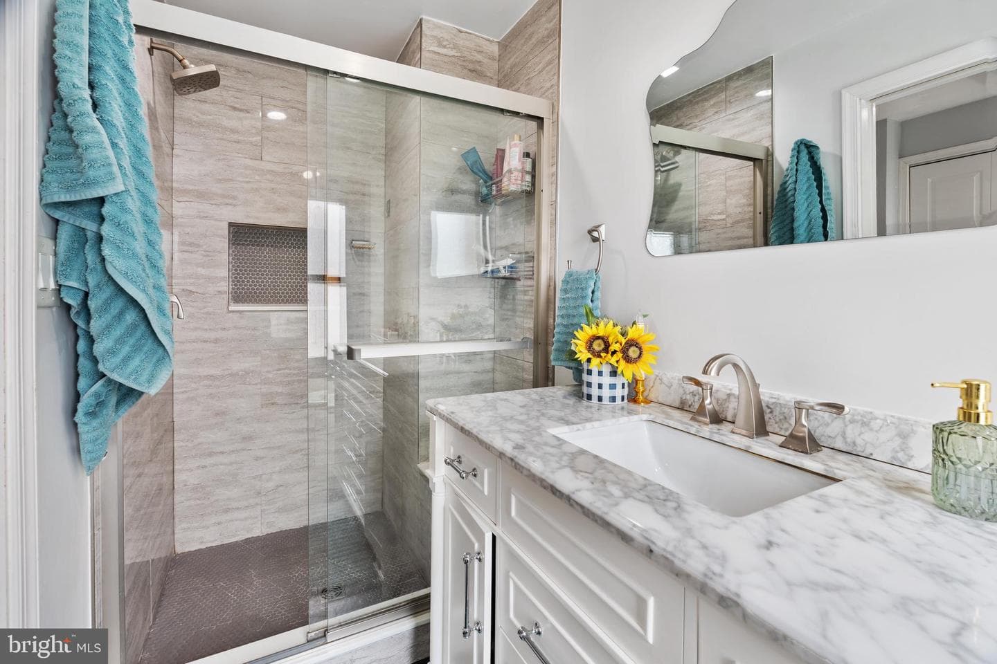3033 Richmond Street photo 20