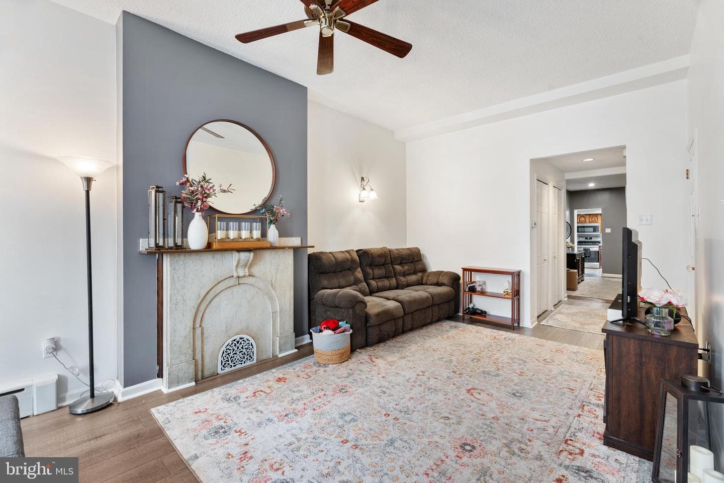 3033 Richmond Street photo 4