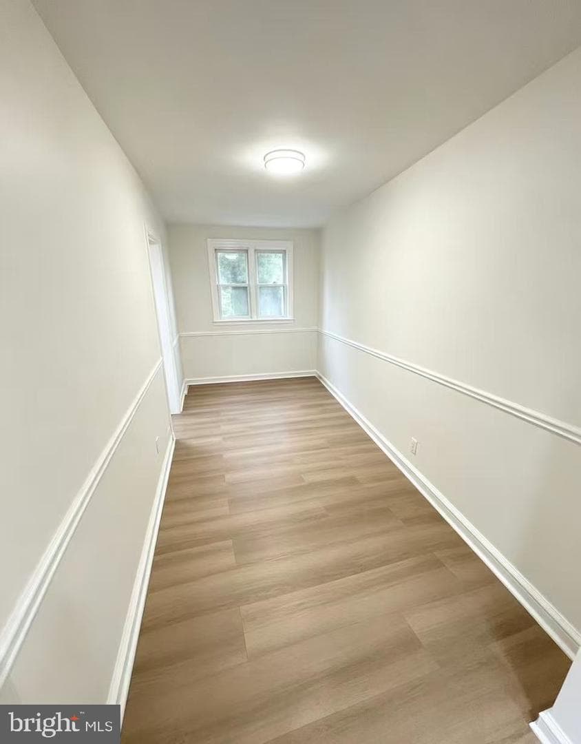 1858 Glendale Avenue photo 4