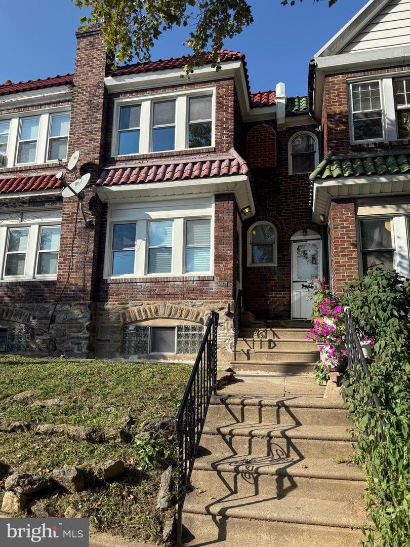 133 W Godfrey Avenue