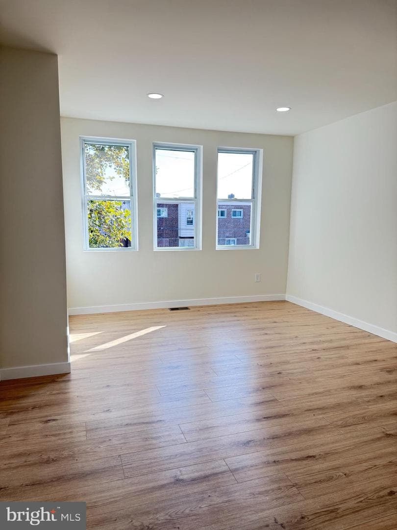 133 W Godfrey Avenue photo 15