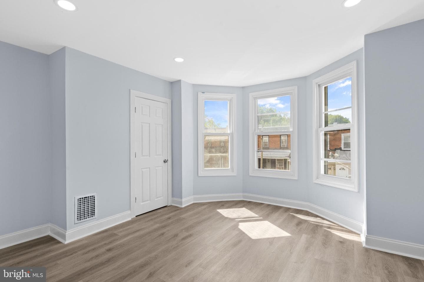 5919 N Norwood Street photo 14