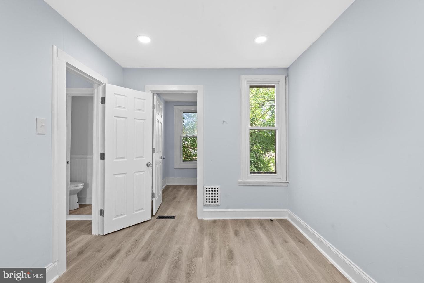 5919 N Norwood Street photo 20