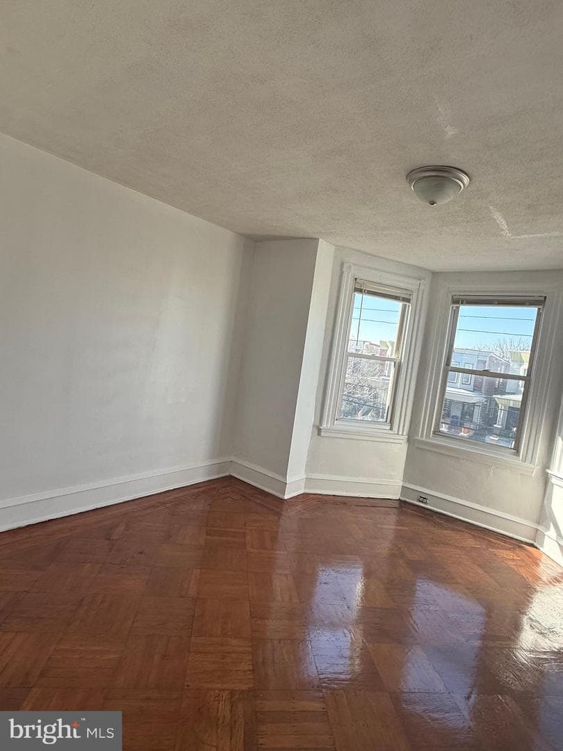5426 Whitby Avenue photo 35