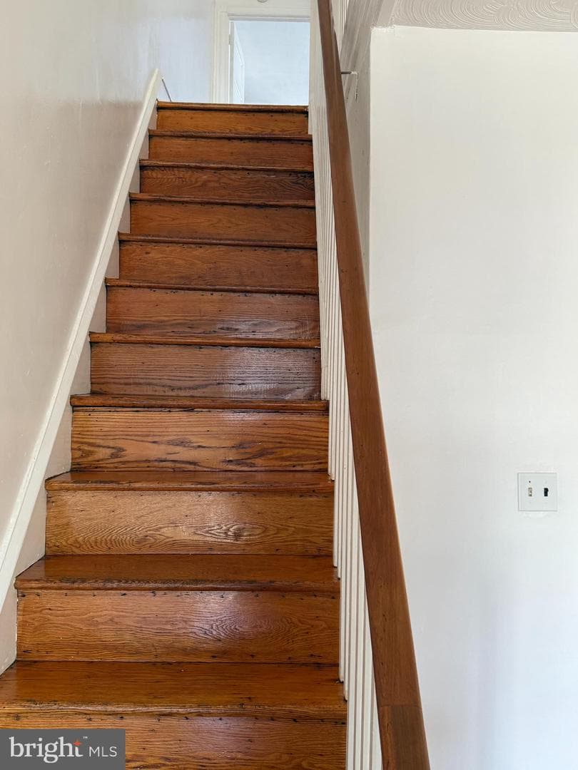 5426 Whitby Avenue photo 9