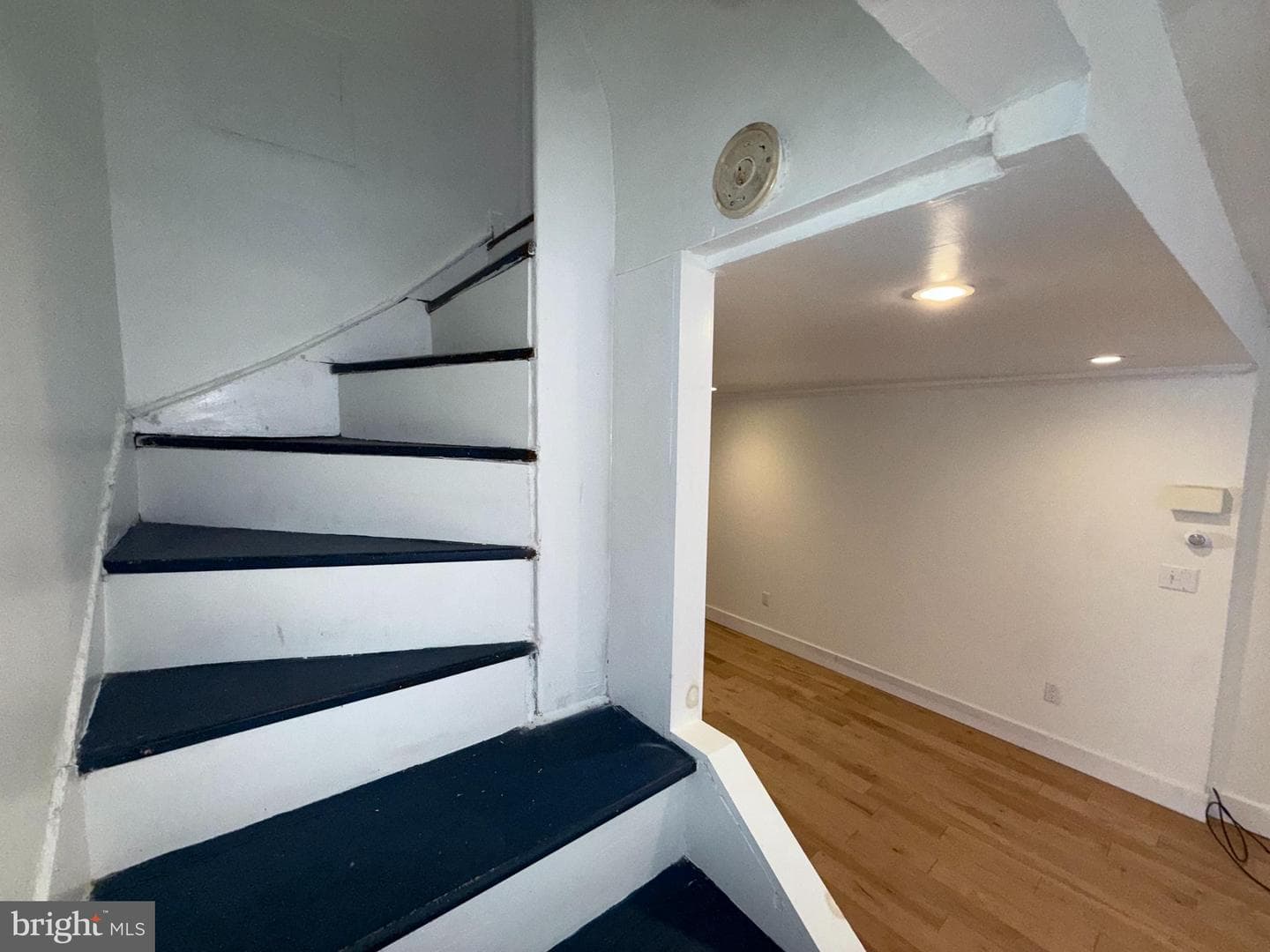 913 League Street photo 11