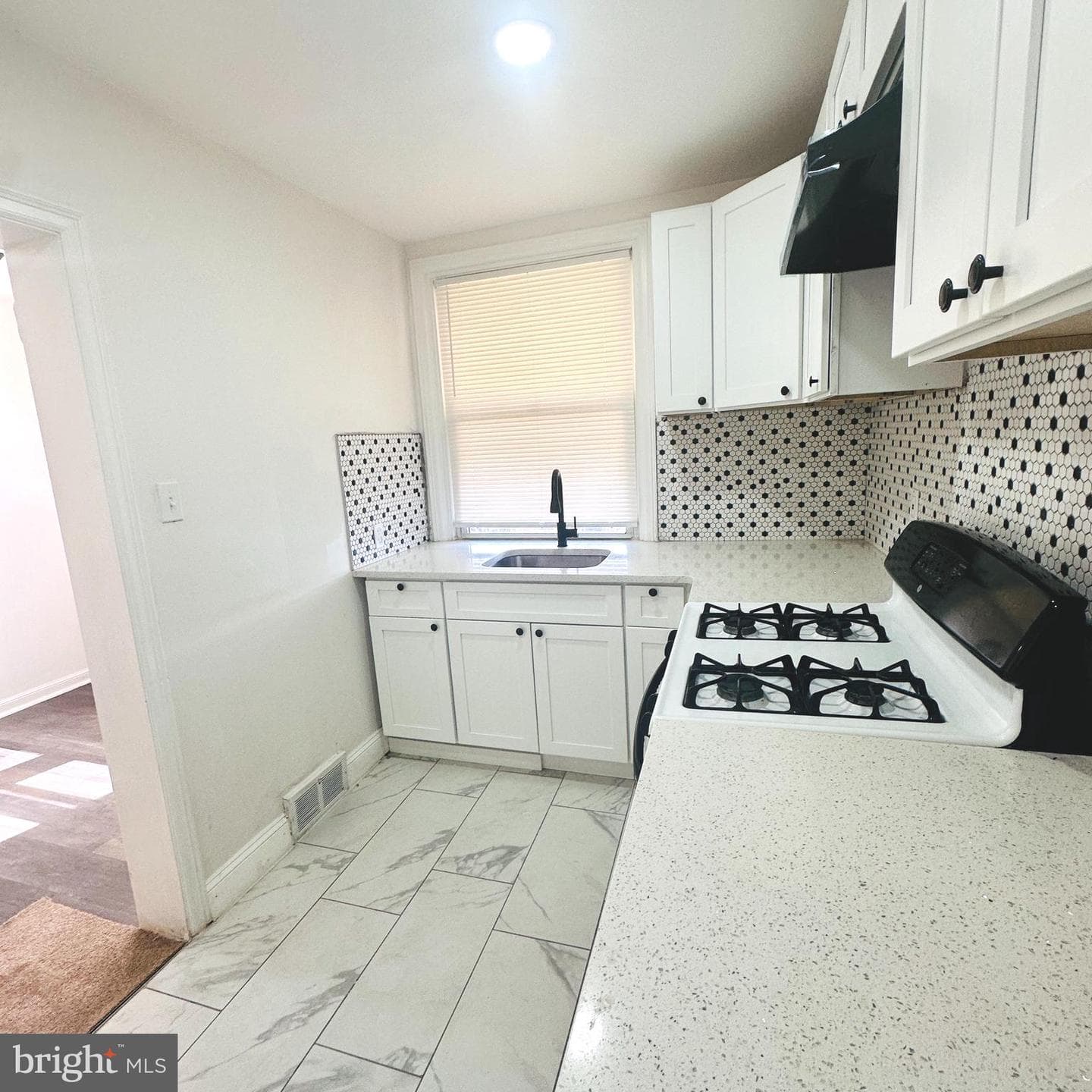 4615 Weymouth St photo 3