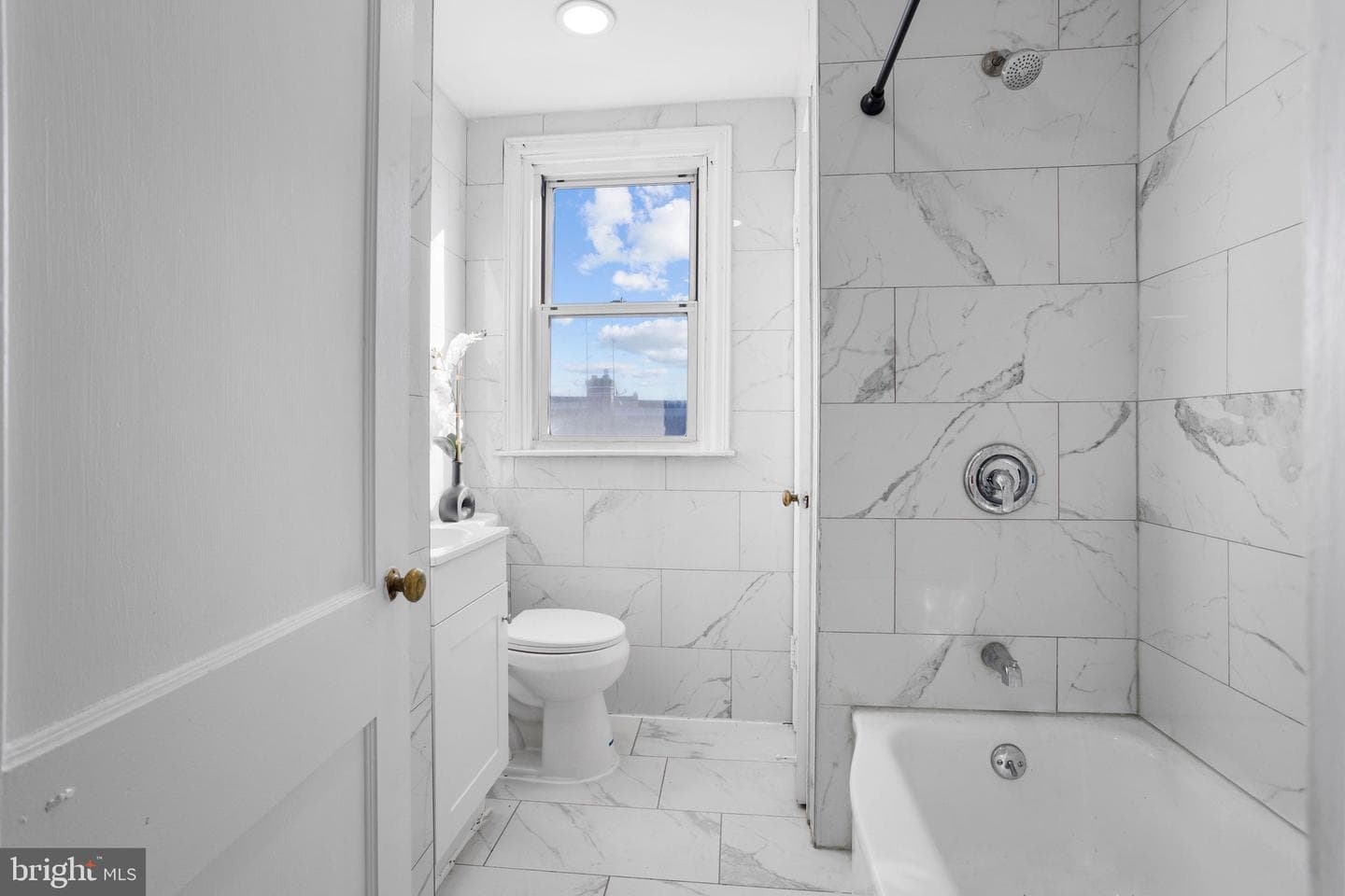 4615 Weymouth St photo 4
