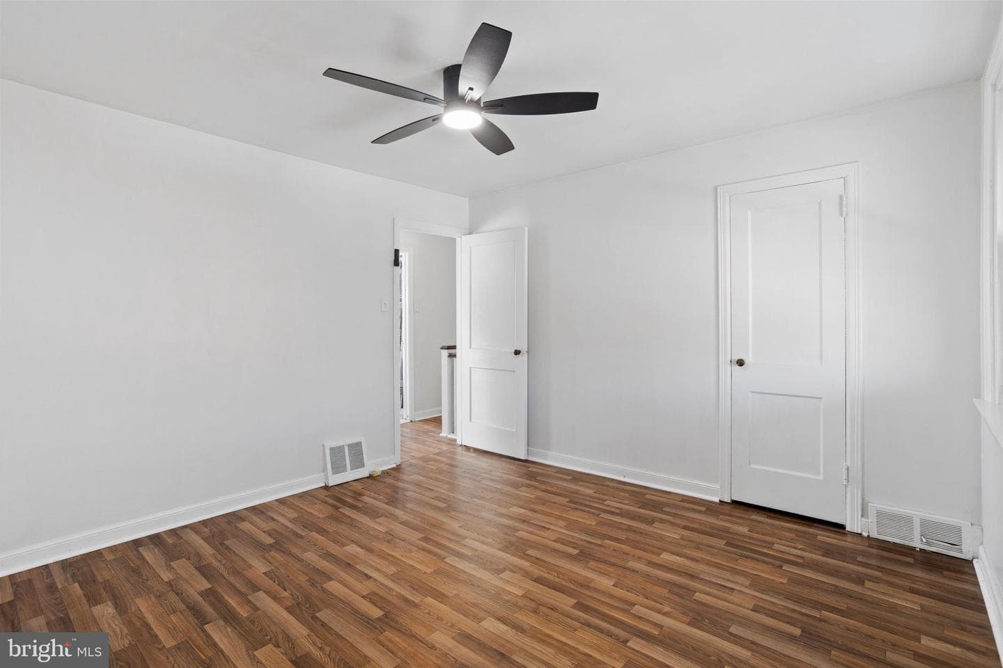 4615 Weymouth St photo 7
