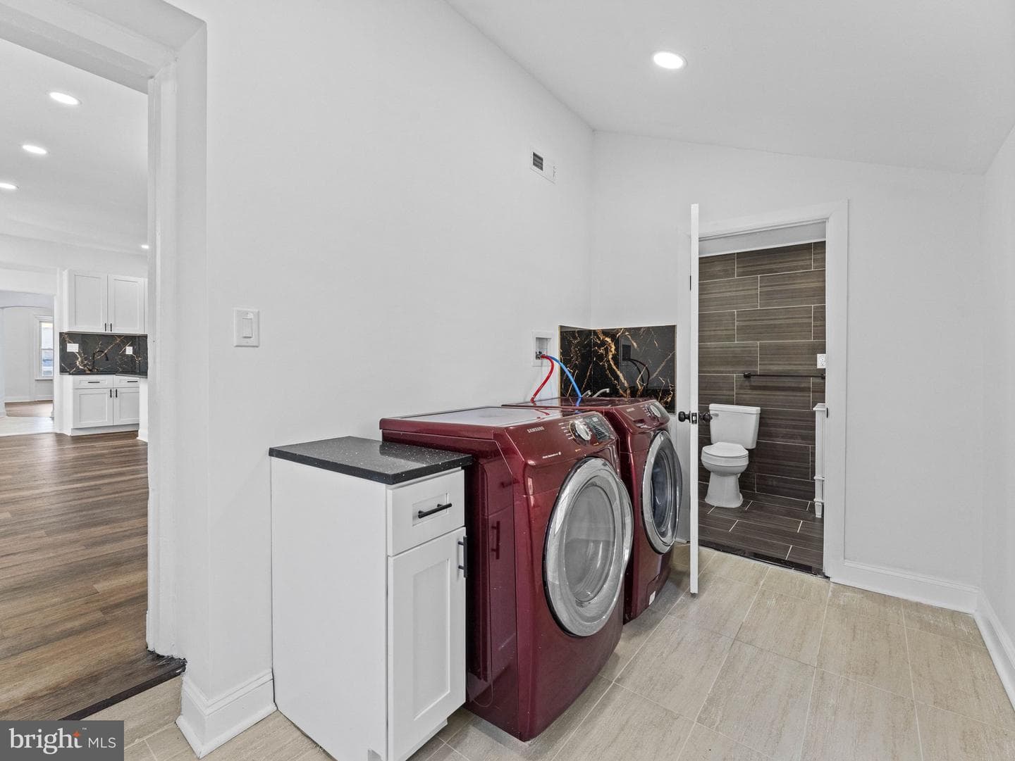 413 E High Street photo 16