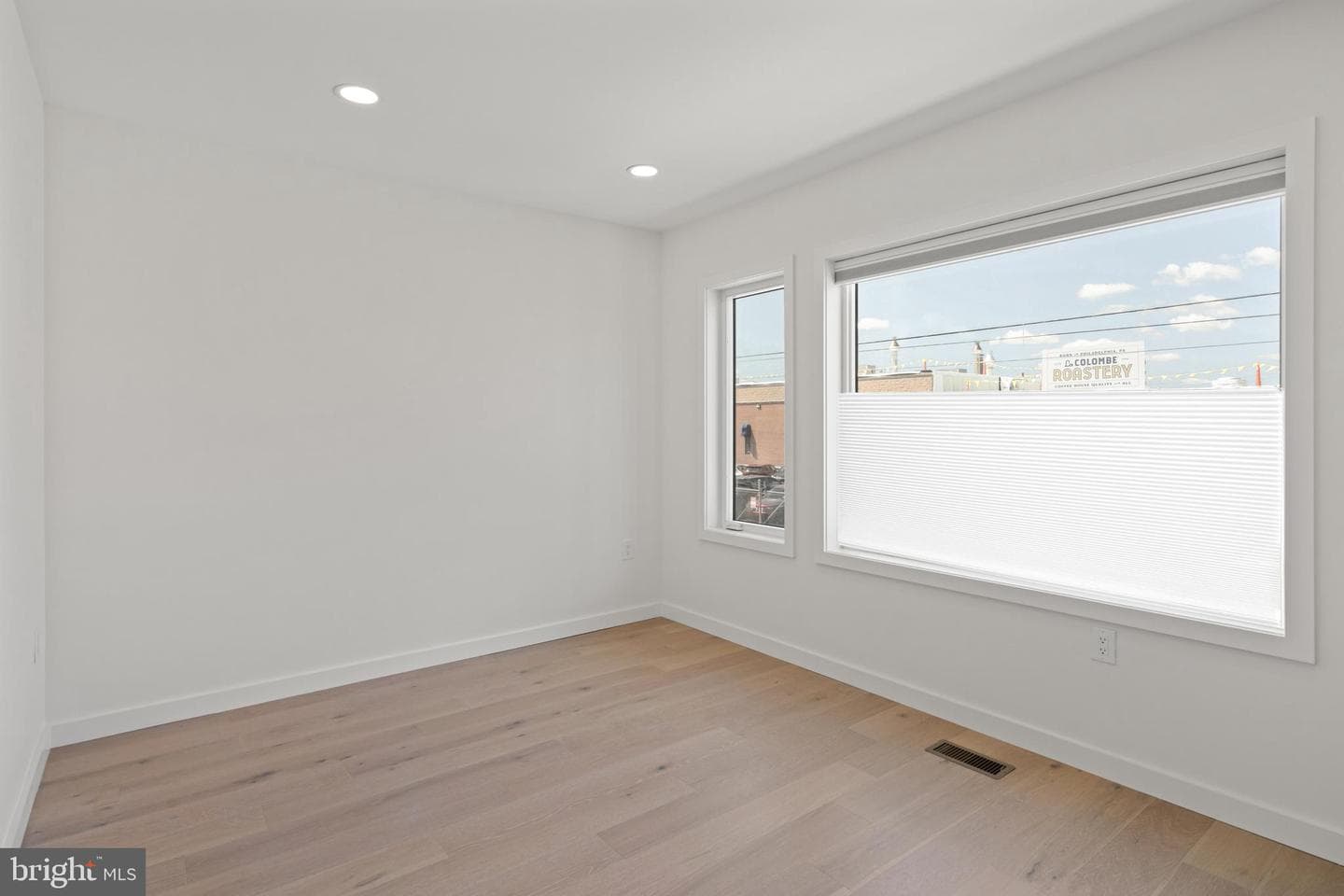 2613 E Tioga Street photo 37