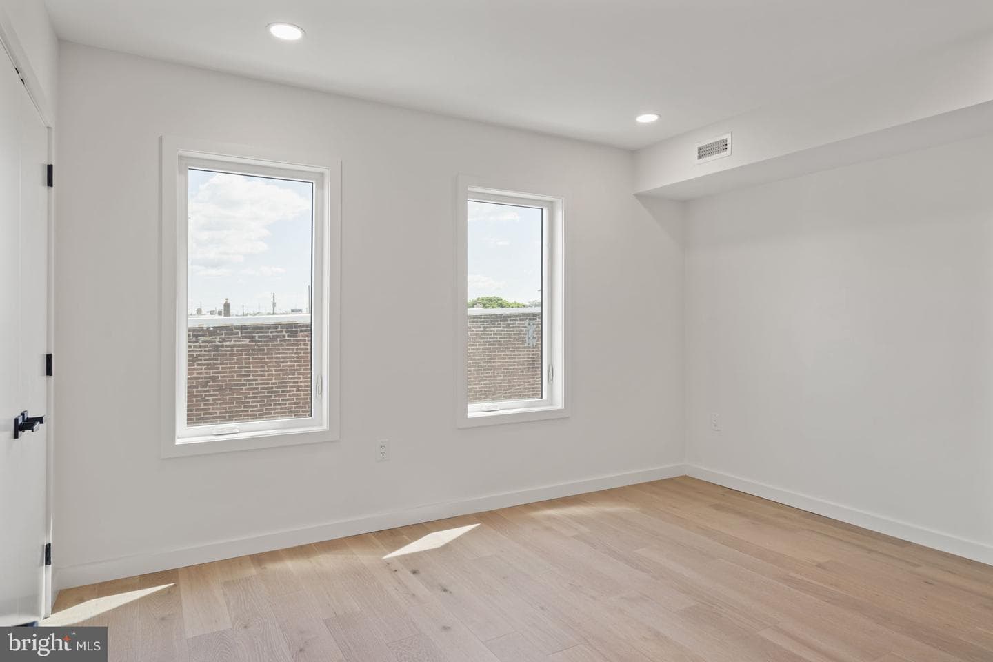 2613 E Tioga Street photo 41