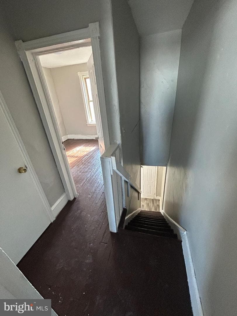 3325 N Hancock Street photo 8