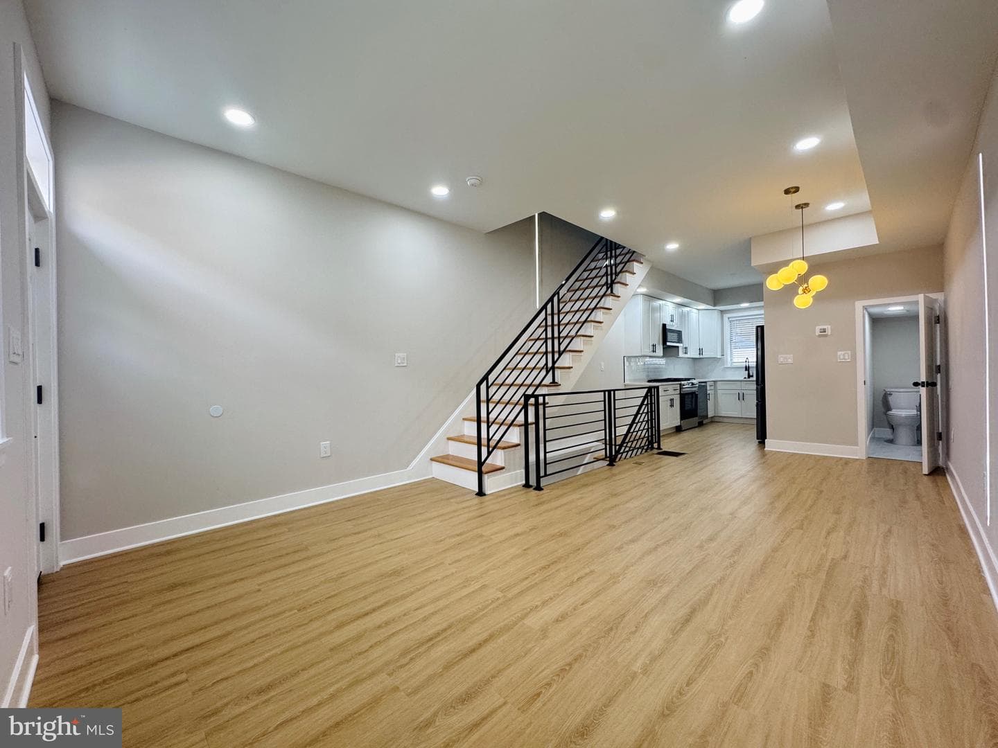 2426 S Juniper Street photo 2
