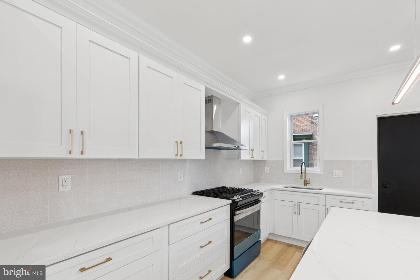 137 W Manheim Street photo 18