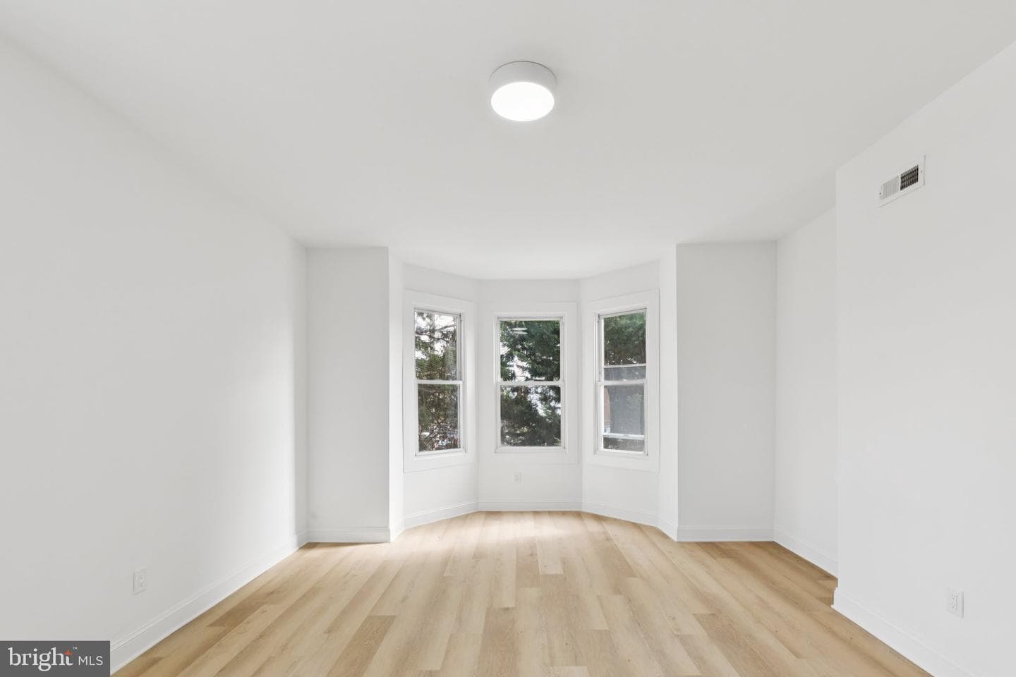 137 W Manheim Street photo 19