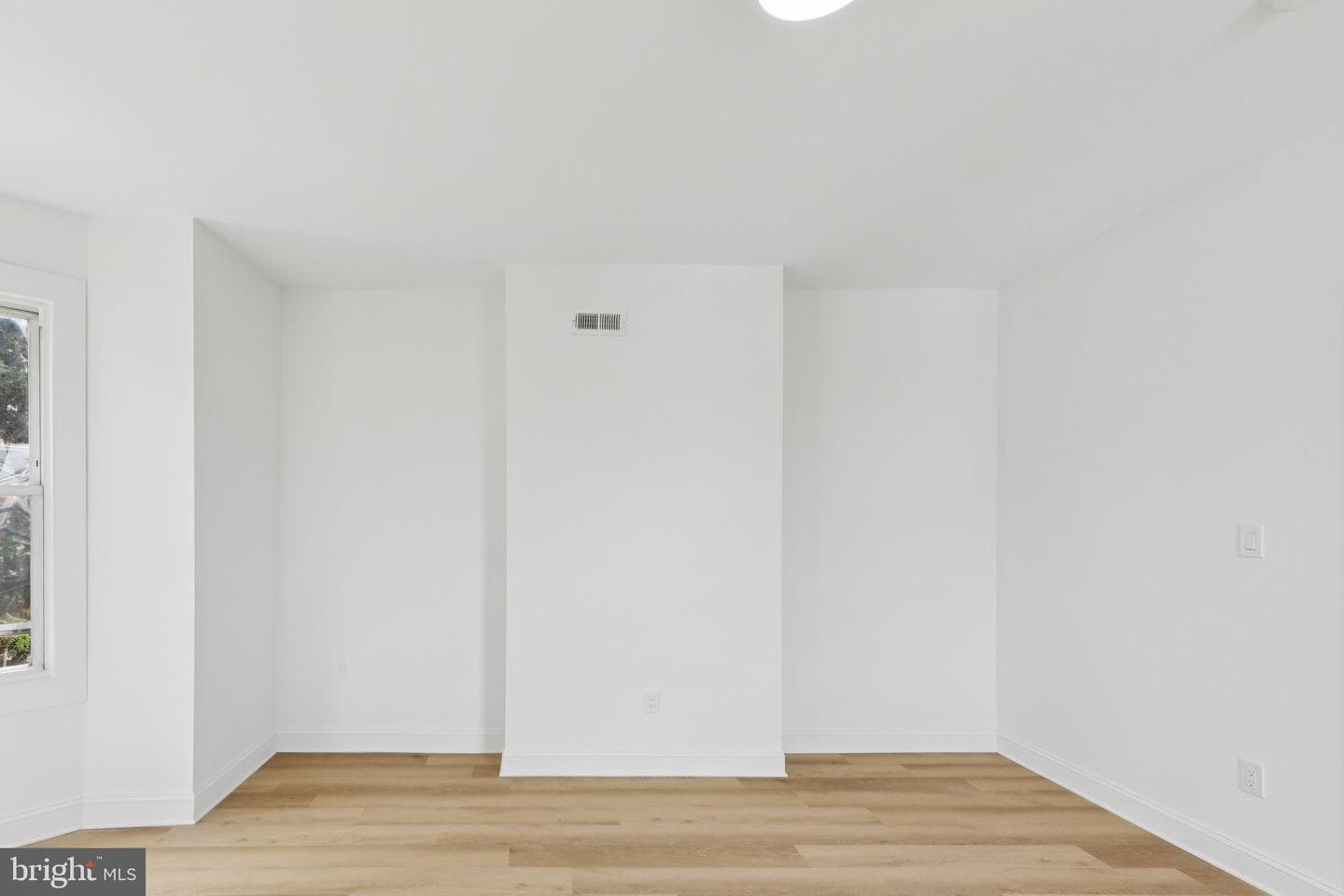 137 W Manheim Street photo 23