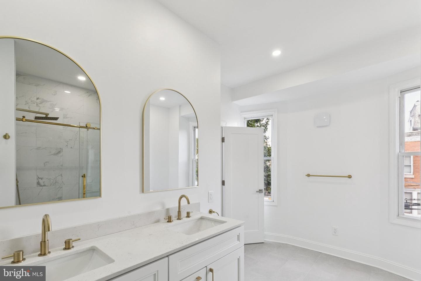 137 W Manheim Street photo 39