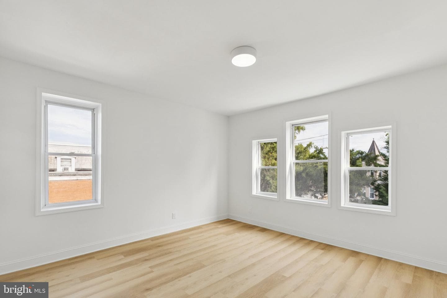 137 W Manheim Street photo 44
