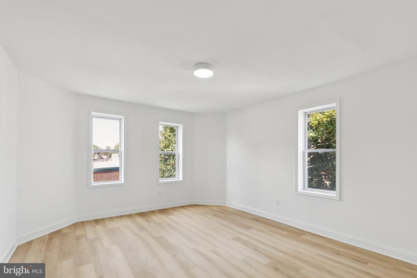 137 W Manheim Street photo 56