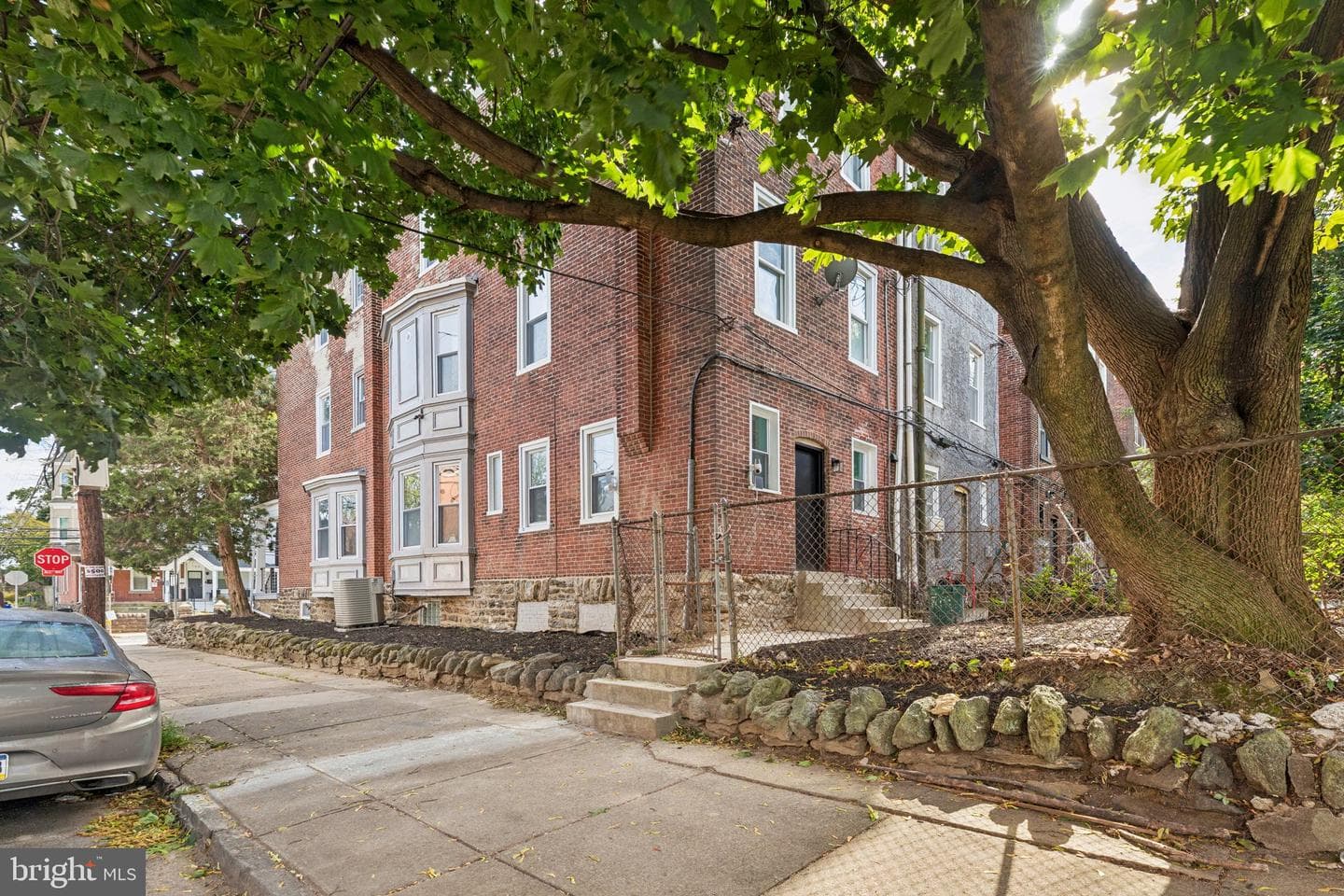 137 W Manheim Street photo 76