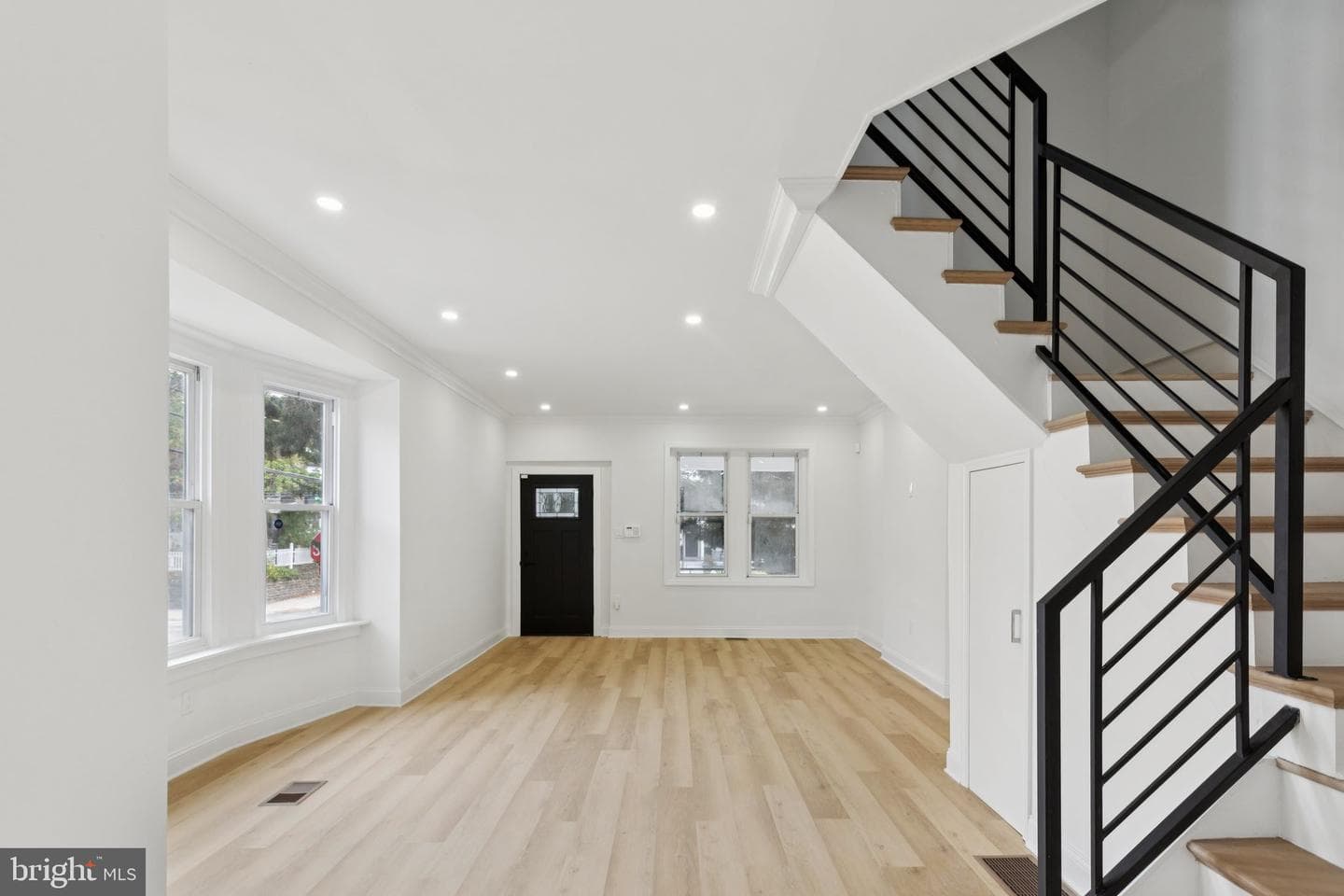 137 W Manheim Street photo 8