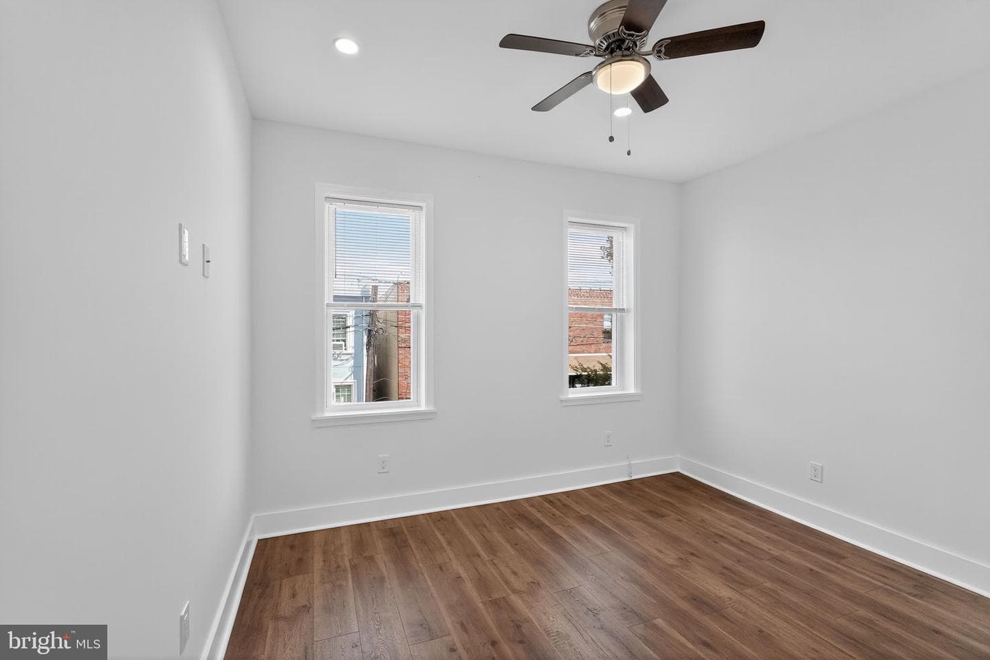 2646 E Monmouth Street photo 14