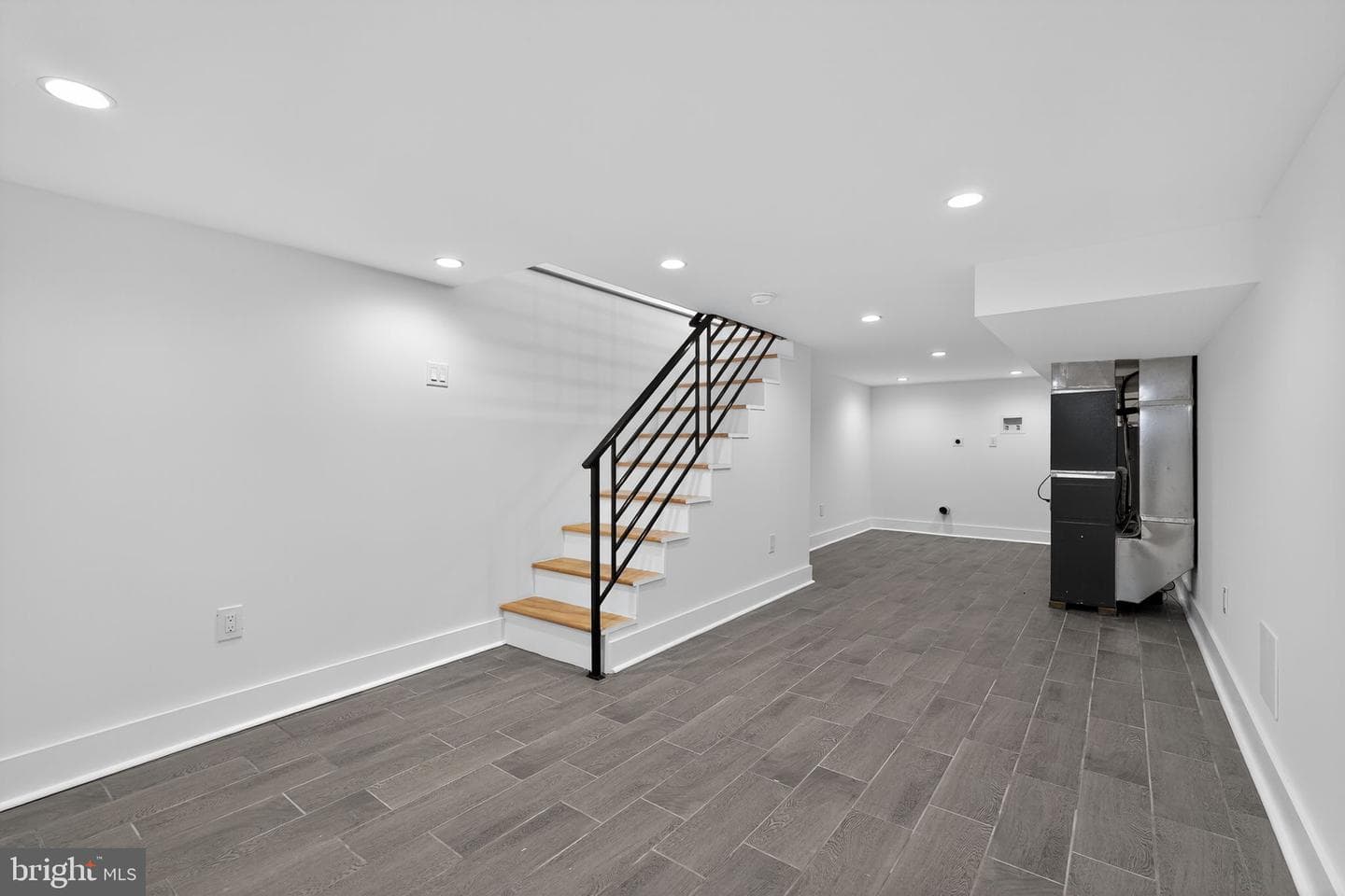 2646 E Monmouth Street photo 23