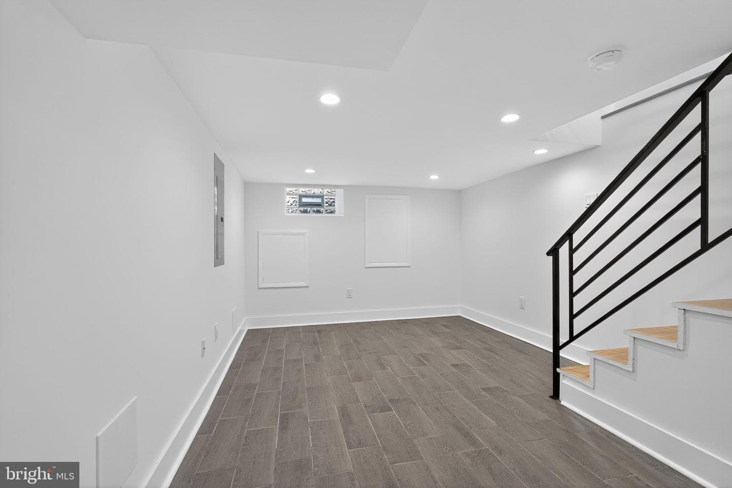 2646 E Monmouth Street photo 25