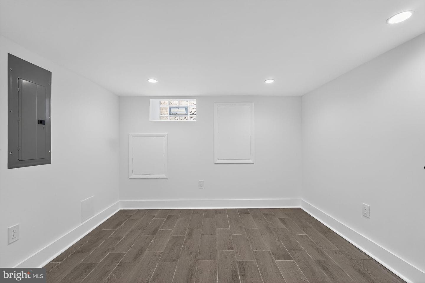 2646 E Monmouth Street photo 26