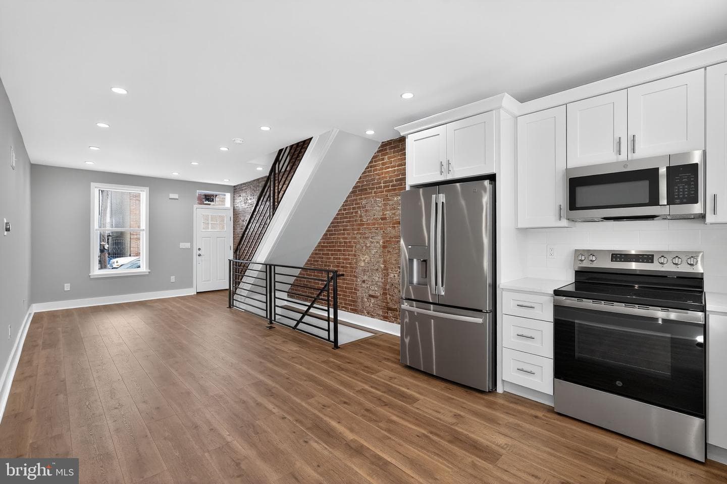 2646 E Monmouth Street photo 9