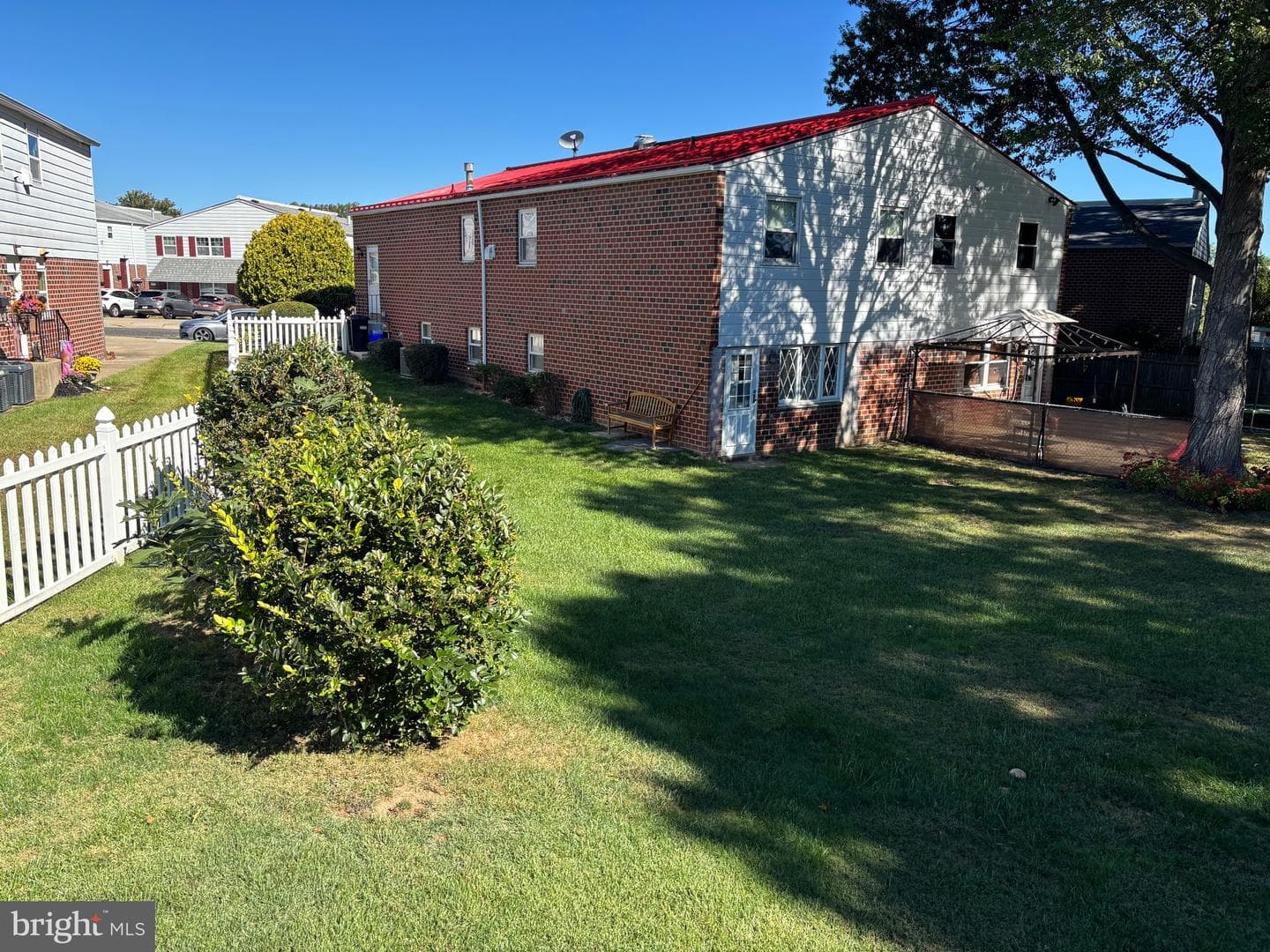 550 Arnold Street photo 57