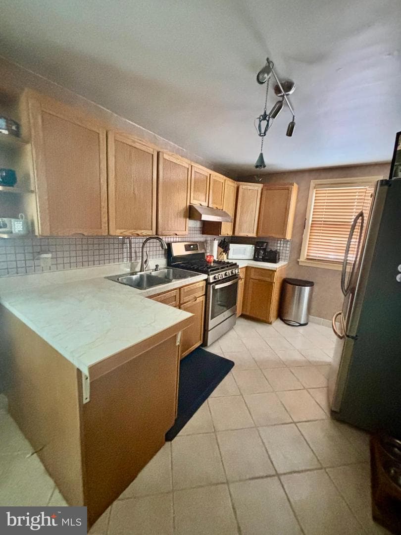 8012 Lawndale Avenue photo 17
