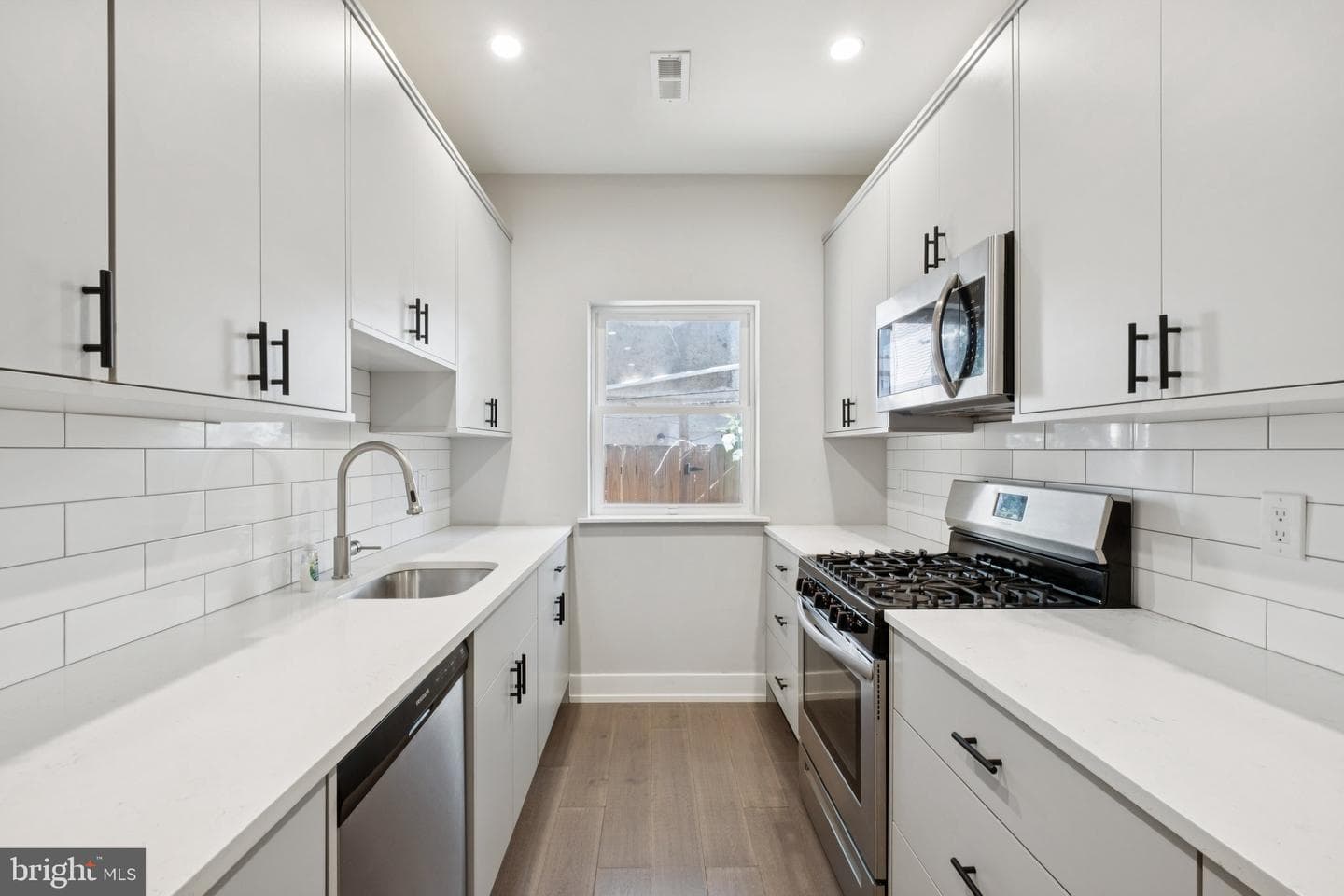 1533 S Lambert Street photo 14