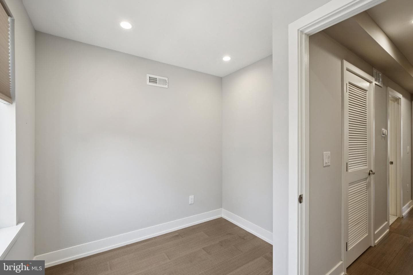 1533 S Lambert Street photo 20