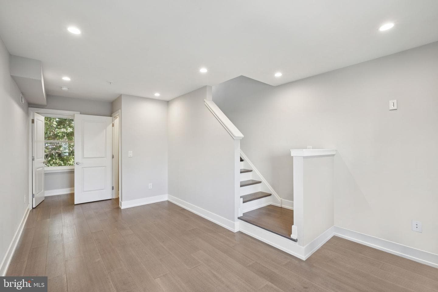 1533 S Lambert Street photo 6