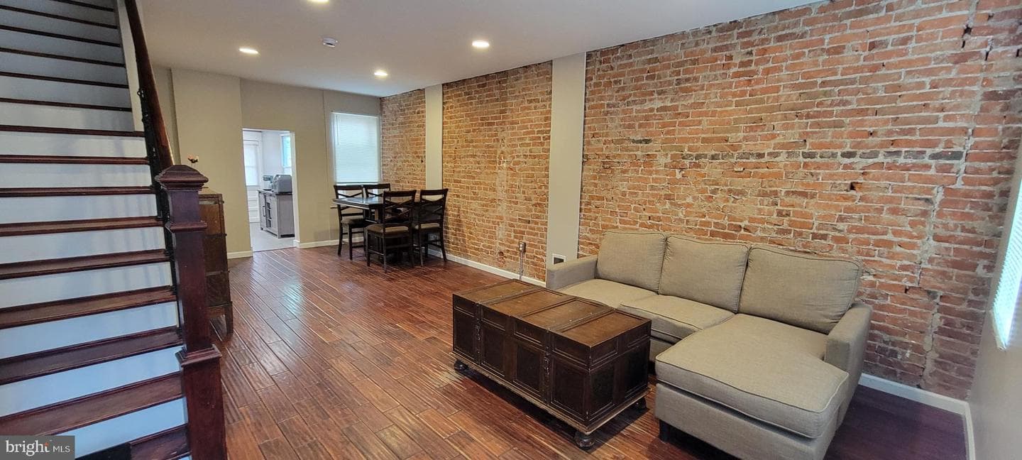 2722 E Madison Street, Philadelphia