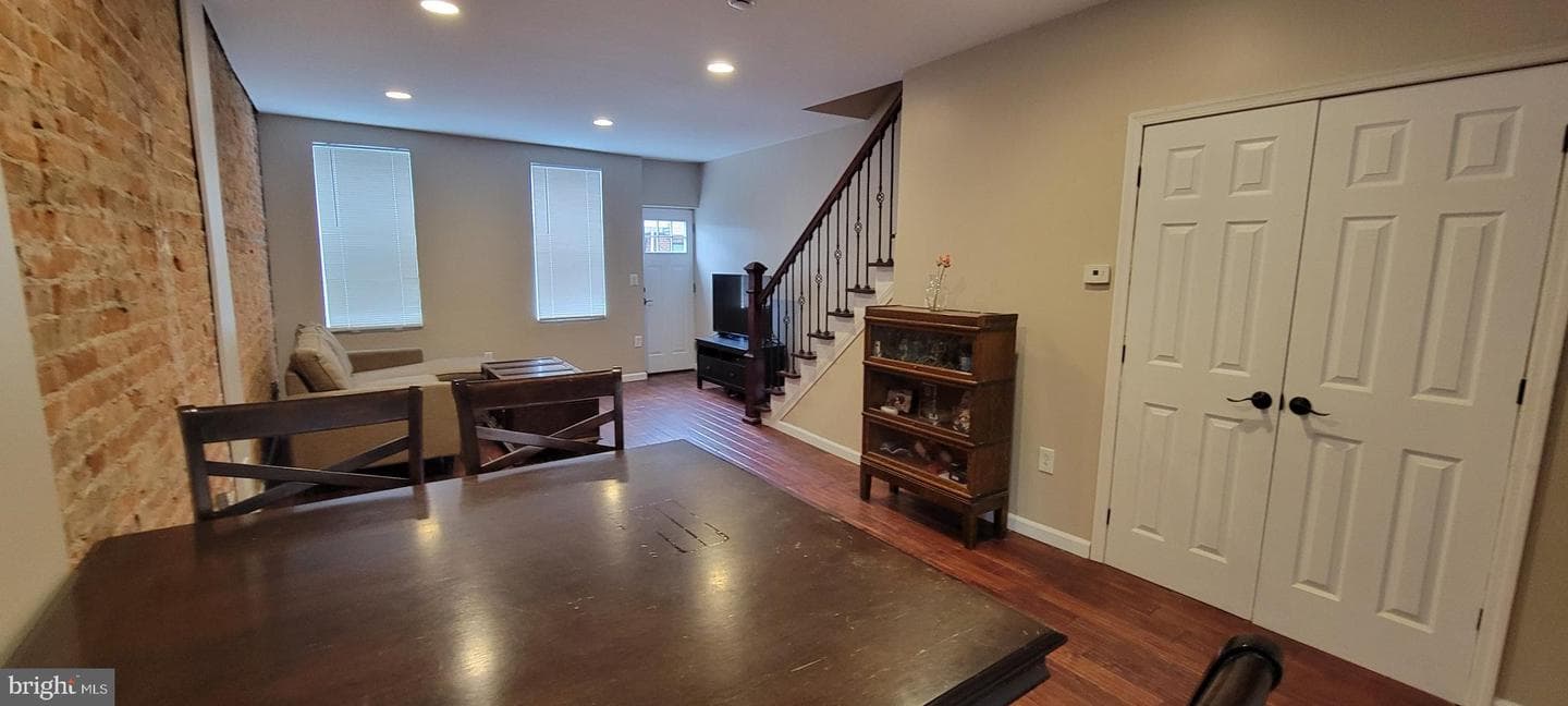 2722 E Madison Street photo 6
