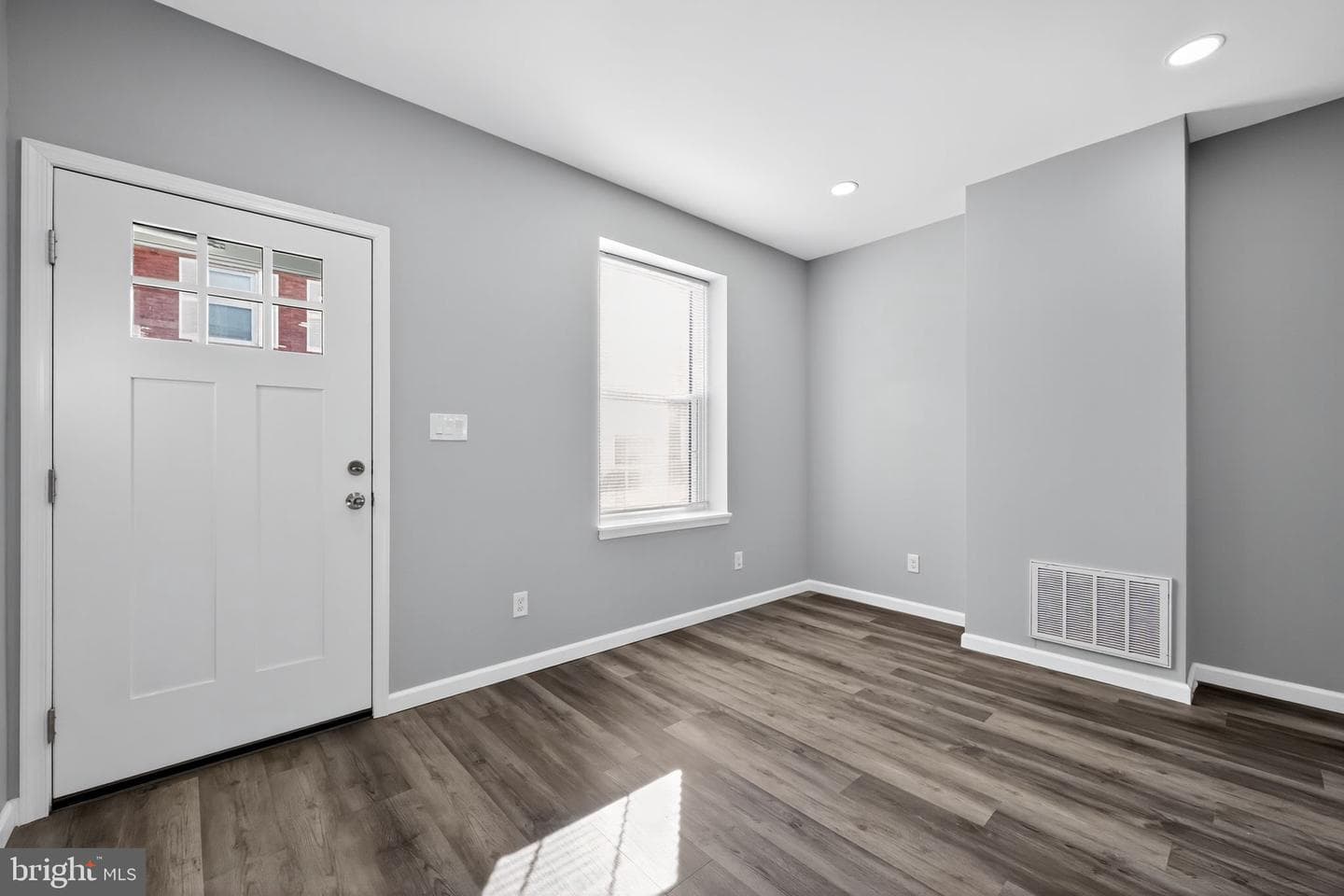 4516 N Mole Street photo 5